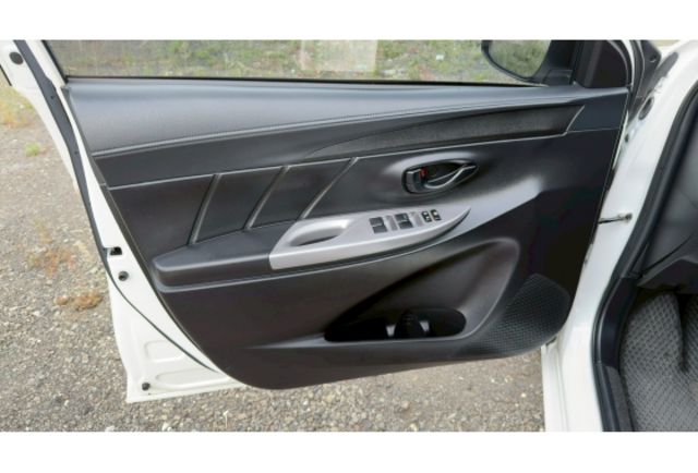 2017 Toyota Vios 1.5 國產經典白  第14張相片