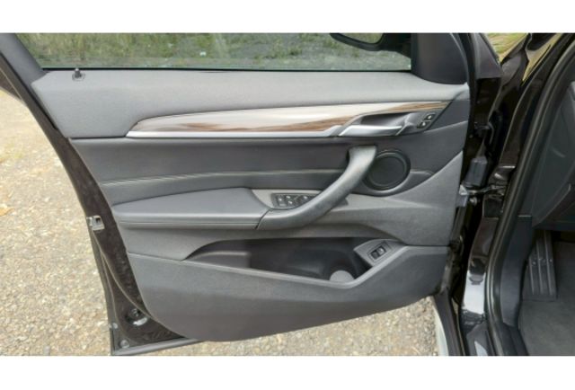 2015 BMW  X1  2015 BMW X1 黑色  第7張相片