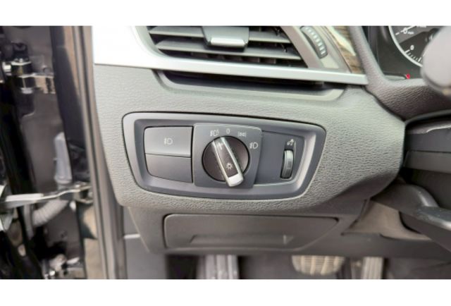 2015 BMW  X1  2015 BMW X1 黑色  第16張相片