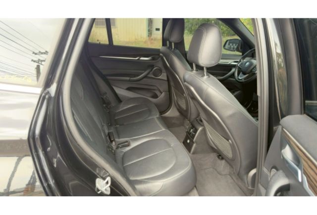 2015 BMW  X1  2015 BMW X1 黑色  第20張相片