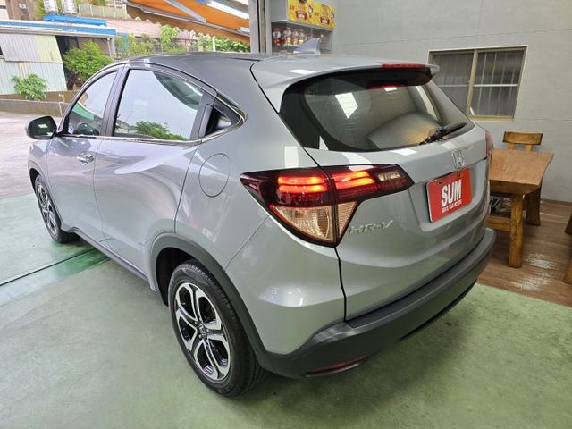 快立嚴選❱❱❱ⓎⒺⓈ認證車2018年【S版】皓月銀✴僅跑十萬❏保證全車原鈑件❏LED頭尾燈❏免鑰匙❏六氣囊❏導航❏可全貸  第5張相片