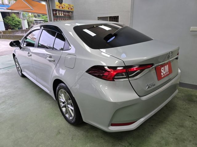 快立嚴選❱❱❱ⓎⒺⓈ認證車2023年型式2023年1月領牌【精裝豪華版】極光銀✴僅跑一萬五❏原漆原鈑件❏全速域❏原廠保固  第5張相片