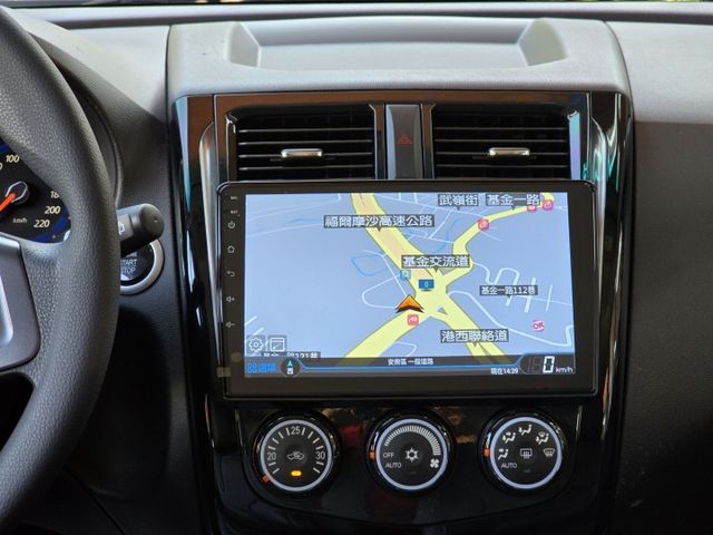 快立嚴選❱❱❱ⓎⒺⓈ認證車2021年7月【輕鬆型】冰曜白✴僅跑兩萬❏原漆原鈑件❏電尾門❏免鑰匙❏安卓機❏前後雷達❏可全貸  第14張相片
