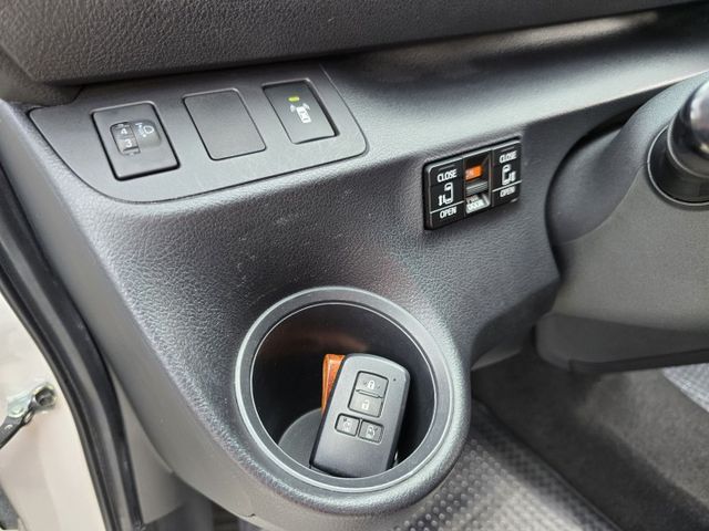 快立嚴選❱❱❱ⓎⒺⓈ認證車2019年型式【七人座〃豪華✚版】雪貂白✲原鈑件❏雙電動側滑門❏六安❏安卓機❏原廠保養❏可全貸  第12張相片