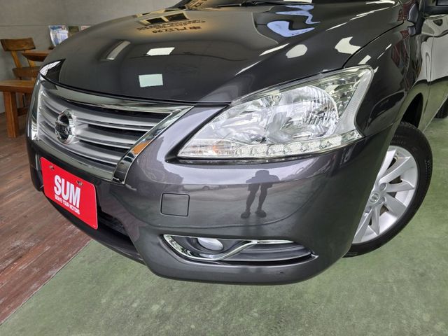 快立嚴選❱❱❱ⓎⒺⓈ認證車2015年【豪華影音版】銀雪灰✴僅跑兩萬五❏原鈑件❏導航❏免鑰匙❏恆溫❏原廠保養❏四輪馬牌極新  第2張相片