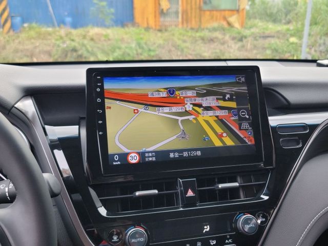 快立嚴選❱❱❱ⓎⒺⓈ認證車2022年【精裝豪華版】極光銀✴僅跑四萬六❏原漆原鈑件❏支援手機連接❏原廠保養❏一手車❏可全貸  第14張相片
