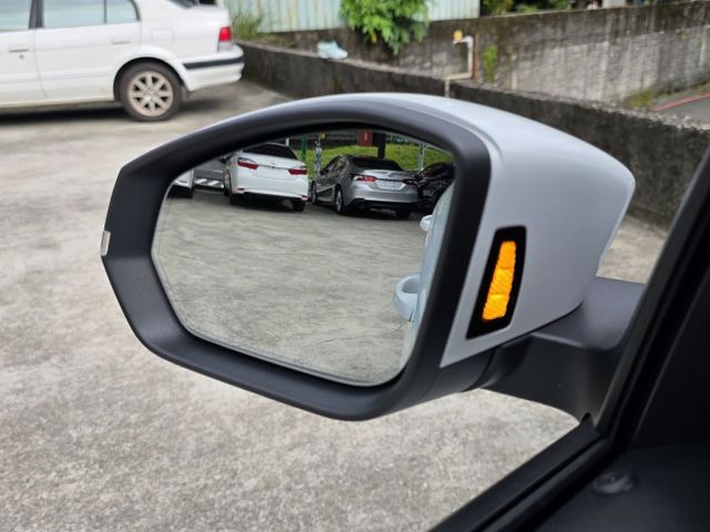 快立嚴選❱❱❱ⓎⒺⓈ認證車2022年【1.0 動能版】月光白✴僅跑兩萬八❏原鈑件❏跟車❏數位儀表❏一手車❏原廠保養保固中  第7張相片