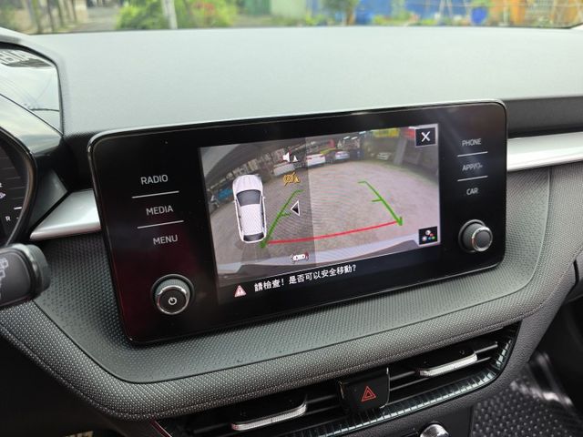 快立嚴選❱❱❱ⓎⒺⓈ認證車2022年【1.0 動能版】月光白✴僅跑兩萬八❏原鈑件❏跟車❏數位儀表❏一手車❏原廠保養保固中  第16張相片