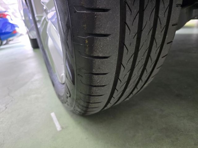 快立嚴選❱❱❱ⓎⒺⓈ認證車2019年8月領牌【油電豪華版】極光白✴僅跑五萬❏原漆原鈑件❏電尾門❏原廠保養❏四輪新❏可全貸  第8張相片