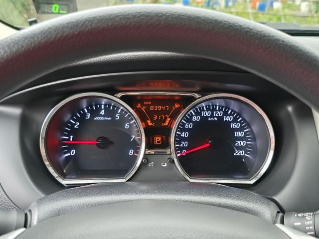 快立嚴選❱❱❱ⓎⒺⓈ認證車2020年7月領牌【行家影音版】滾石灰✴僅跑八萬原鈑件❏電折❏導航❏平整化套件❏四輪新❏可全貸  第9張相片