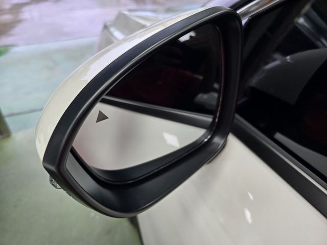 快立嚴選❱❱❱ⓎⒺⓈ認證車2024年【領航版】極幻白✴僅跑一萬七❏原漆原鈑件❏環景❏導航❏電尾門❏數位儀表❏原廠保固中⫷  第6張相片