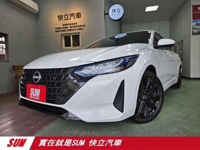 快立嚴選❱❱❱ⓎⒺⓈ認證車2025年型式【尊爵智駕▪︎黑化雙生版】冷傲白✴僅跑兩千❏原漆原鈑件❏內外氣氛極新❏原廠保固中  第1張相片