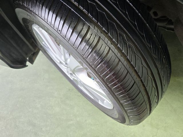 快立嚴選❱❱❱ⓎⒺⓈ認證車2020年型式【精裝經典版】檀木黑✴僅跑六萬九❏原鈑件❏導航❏倒顯❏電折❏鋁圈❏代步車の首選☆  第7張相片