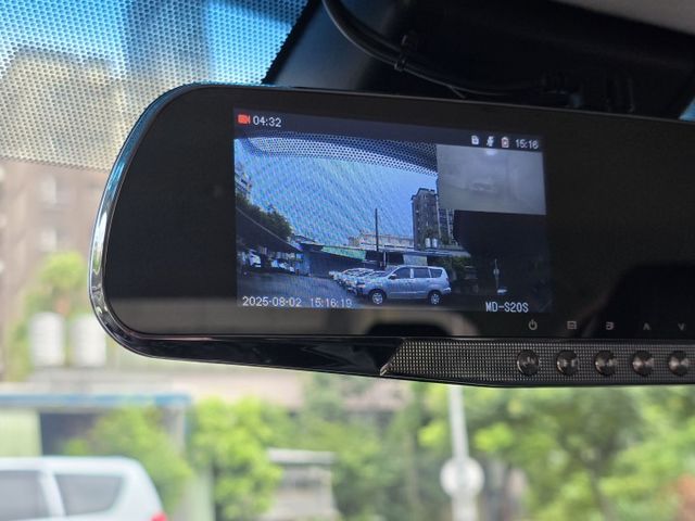 快立嚴選❱❱❱ⓎⒺⓈ認證車2022年【油電精裝尊爵版】雲河灰✴僅跑四萬❏原鈑件❏安卓機❏盲點❏免鑰❏全彩儀表❏全速域跟車  第17張相片