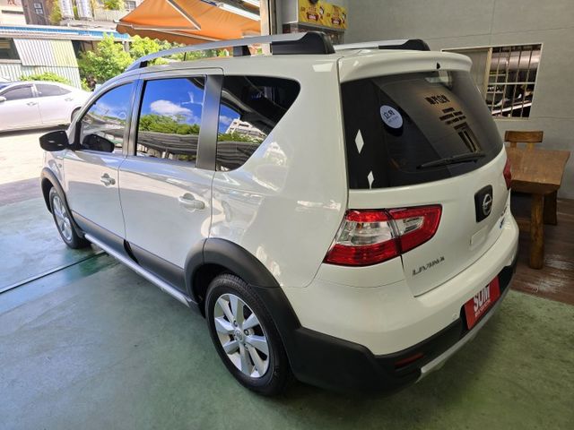 快立嚴選❱❱❱ⓎⒺⓈ認證車2017年7月【行家影音版】月牙白✴僅跑八萬❏全車100%原鈑件❏安卓影音❏省油大空間❏可全貸  第5張相片