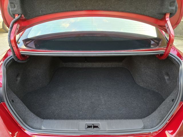 快立嚴選❱❱❱ⓎⒺⓈ認證車2024年【尊爵智駕版】勁曜紅✴僅跑一萬三❏原漆原鈑件❏數位儀表❏17吋鋁圈❏原廠保固❏可全貸  第20張相片