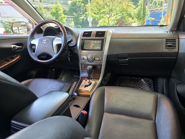 快立嚴選❱❱❱ⓎⒺⓈ認證車2012年型式【精裝E版】雪貂白♡里程保證❏原鈑件❏導航❏恆溫❏電折❏代步首選❏四輪新❏可全貸  第17張相片