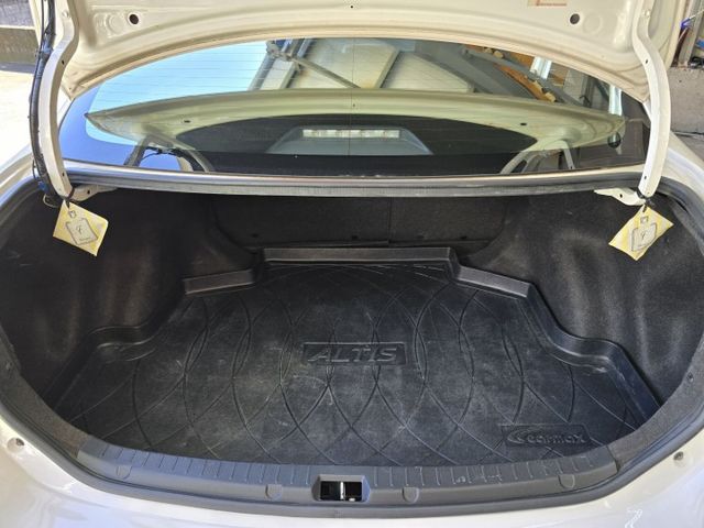 快立嚴選❱❱❱ⓎⒺⓈ認證車2012年型式【精裝E版】雪貂白♡里程保證❏原鈑件❏導航❏恆溫❏電折❏代步首選❏四輪新❏可全貸  第19張相片