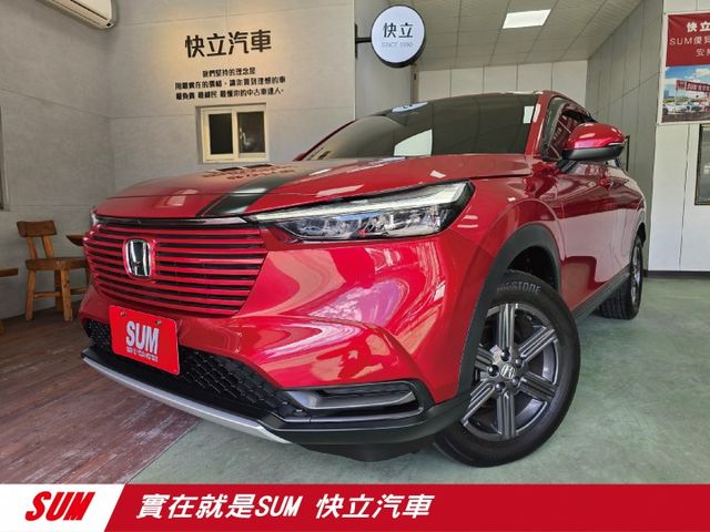 快立嚴選❱❱❱ⓎⒺⓈ認證車2022年9月【尊榮版】晶焰紅✴僅跑七萬❏電尾門❏盲點監視❏手機無限充電❏雙區恆溫❏可全額貸款  第1張相片