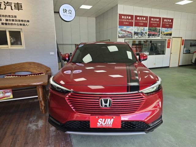 快立嚴選❱❱❱ⓎⒺⓈ認證車2022年9月【尊榮版】晶焰紅✴僅跑七萬❏電尾門❏盲點監視❏手機無限充電❏雙區恆溫❏可全額貸款  第3張相片