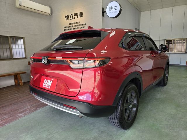 快立嚴選❱❱❱ⓎⒺⓈ認證車2022年9月【尊榮版】晶焰紅✴僅跑七萬❏電尾門❏盲點監視❏手機無限充電❏雙區恆溫❏可全額貸款  第5張相片