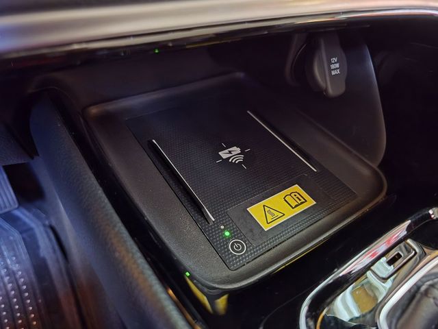 快立嚴選❱❱❱ⓎⒺⓈ認證車2022年9月【尊榮版】晶焰紅✴僅跑七萬❏電尾門❏盲點監視❏手機無限充電❏雙區恆溫❏可全額貸款  第12張相片