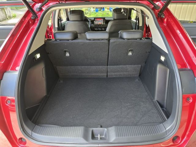 快立嚴選❱❱❱ⓎⒺⓈ認證車2022年9月【尊榮版】晶焰紅✴僅跑七萬❏電尾門❏盲點監視❏手機無限充電❏雙區恆溫❏可全額貸款  第20張相片