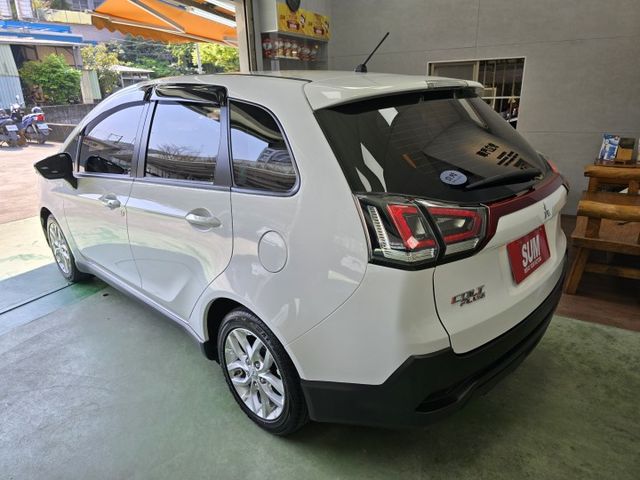 快立嚴選❱❱❱ⓎⒺⓈ認證車2022年9月【輕鬆影音型】冰曜白✴僅跑四萬六❏原漆原鈑件❏安卓機❏免鑰❏電尾❏四輪新❏可全貸  第5張相片