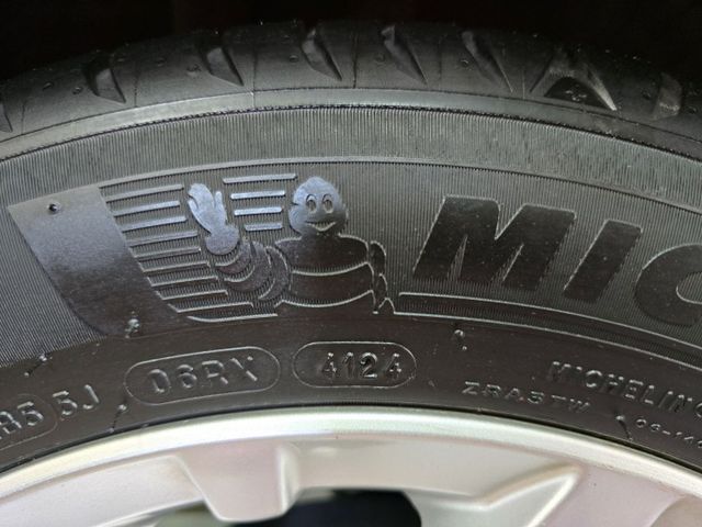 快立嚴選❱❱❱ⓎⒺⓈ認證車2022年9月【輕鬆影音型】冰曜白✴僅跑四萬六❏原漆原鈑件❏安卓機❏免鑰❏電尾❏四輪新❏可全貸  第7張相片