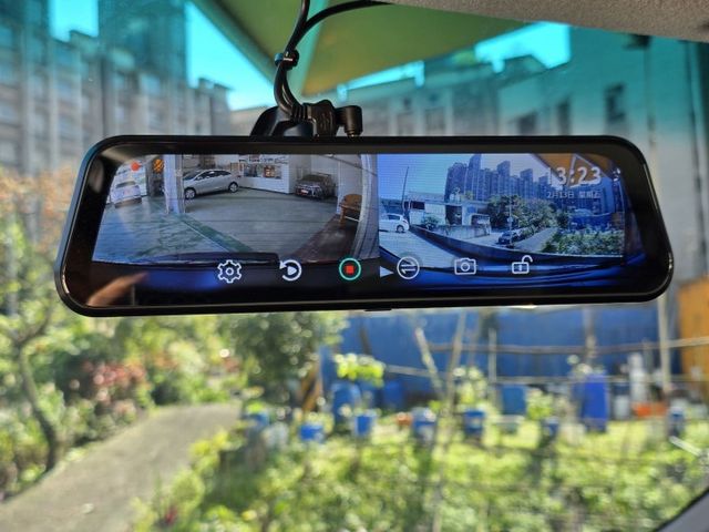 快立嚴選❱❱❱ⓎⒺⓈ認證車2022年9月【輕鬆影音型】冰曜白✴僅跑四萬六❏原漆原鈑件❏安卓機❏免鑰❏電尾❏四輪新❏可全貸  第12張相片