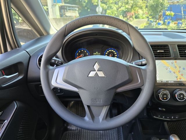 快立嚴選❱❱❱ⓎⒺⓈ認證車2022年9月【輕鬆影音型】冰曜白✴僅跑四萬六❏原漆原鈑件❏安卓機❏免鑰❏電尾❏四輪新❏可全貸  第13張相片