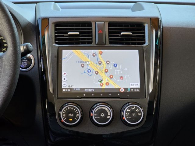 快立嚴選❱❱❱ⓎⒺⓈ認證車2022年9月【輕鬆影音型】冰曜白✴僅跑四萬六❏原漆原鈑件❏安卓機❏免鑰❏電尾❏四輪新❏可全貸  第14張相片