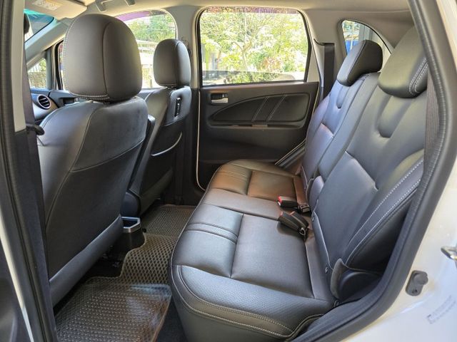 快立嚴選❱❱❱ⓎⒺⓈ認證車2022年9月【輕鬆影音型】冰曜白✴僅跑四萬六❏原漆原鈑件❏安卓機❏免鑰❏電尾❏四輪新❏可全貸  第17張相片