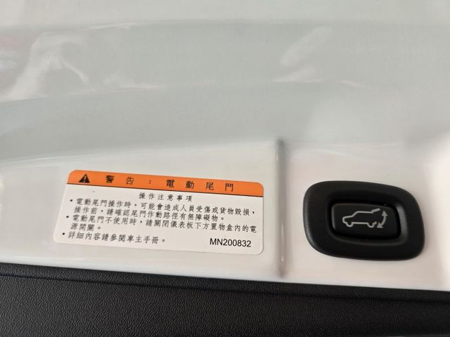 快立嚴選❱❱❱ⓎⒺⓈ認證車2022年9月【輕鬆影音型】冰曜白✴僅跑四萬六❏原漆原鈑件❏安卓機❏免鑰❏電尾❏四輪新❏可全貸  第18張相片