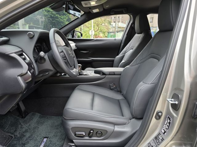 快立嚴選❱❱❱ⓎⒺⓈ認證車2023年領牌【菁英PLUS】極光鈦✲僅跑兩萬❏原漆原鈑件❏盲點❏摸門❏通風座椅❏八吋觸控主機  第12張相片