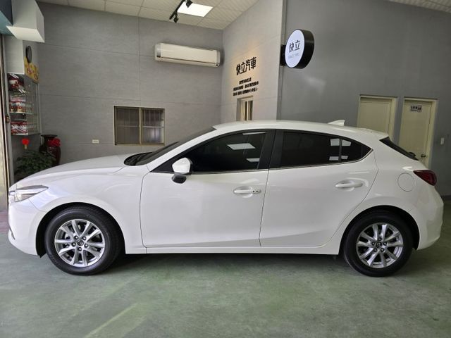 快立嚴選❱❱❱ⓎⒺⓈ認證車2019年型式【尊榮進化版】曜雪白✴僅跑四萬八❏原漆原鈑件❏LED頭尾燈❏盲點❏導航❏原廠保養  第4張相片