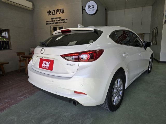 快立嚴選❱❱❱ⓎⒺⓈ認證車2019年型式【尊榮進化版】曜雪白✴僅跑四萬八❏原漆原鈑件❏LED頭尾燈❏盲點❏導航❏原廠保養  第5張相片