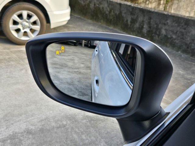 快立嚴選❱❱❱ⓎⒺⓈ認證車2019年型式【尊榮進化版】曜雪白✴僅跑四萬八❏原漆原鈑件❏LED頭尾燈❏盲點❏導航❏原廠保養  第7張相片