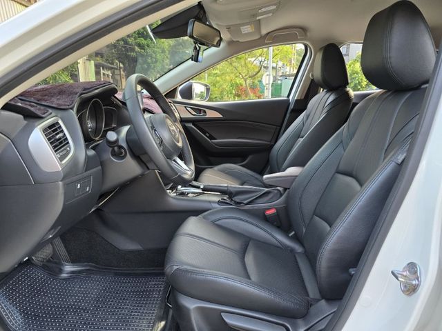 快立嚴選❱❱❱ⓎⒺⓈ認證車2019年型式【尊榮進化版】曜雪白✴僅跑四萬八❏原漆原鈑件❏LED頭尾燈❏盲點❏導航❏原廠保養  第12張相片