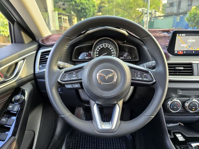 快立嚴選❱❱❱ⓎⒺⓈ認證車2019年型式【尊榮進化版】曜雪白✴僅跑四萬八❏原漆原鈑件❏LED頭尾燈❏盲點❏導航❏原廠保養  第13張相片