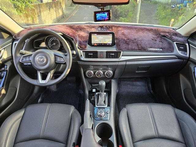 快立嚴選❱❱❱ⓎⒺⓈ認證車2019年型式【尊榮進化版】曜雪白✴僅跑四萬八❏原漆原鈑件❏LED頭尾燈❏盲點❏導航❏原廠保養  第15張相片