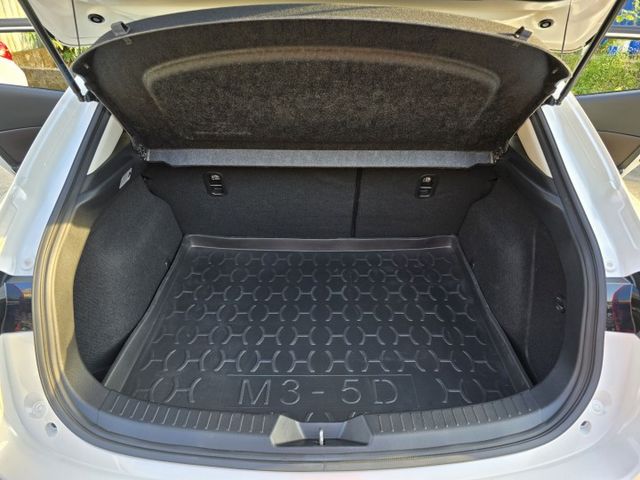 快立嚴選❱❱❱ⓎⒺⓈ認證車2019年型式【尊榮進化版】曜雪白✴僅跑四萬八❏原漆原鈑件❏LED頭尾燈❏盲點❏導航❏原廠保養  第20張相片