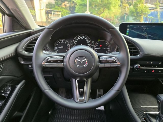 快立嚴選❱❱❱ⓎⒺⓈ認證車2023年【P版】曜雪白✴僅跑四萬❏原漆原鈑件❏ALH智慧型頭燈❏環景❏盲點❏皮椅❏原廠保養✔  第12張相片