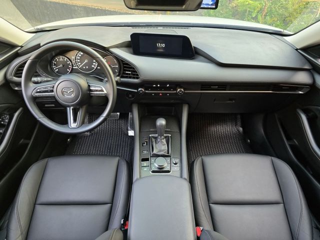 快立嚴選❱❱❱ⓎⒺⓈ認證車2023年【P版】曜雪白✴僅跑四萬❏原漆原鈑件❏ALH智慧型頭燈❏環景❏盲點❏皮椅❏原廠保養✔  第14張相片