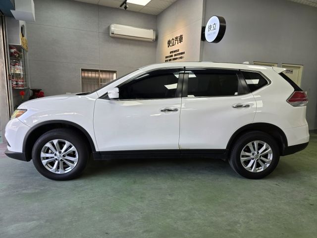 快立嚴選❱❱❱ⓎⒺⓈ認證車2015年【經典影音版】雪奔白✴里程保證❏日型燈❏衛星導航❏倒車顯影❏一手車❏原廠保養❏可全貸  第4張相片