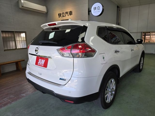 快立嚴選❱❱❱ⓎⒺⓈ認證車2015年【經典影音版】雪奔白✴里程保證❏日型燈❏衛星導航❏倒車顯影❏一手車❏原廠保養❏可全貸  第5張相片