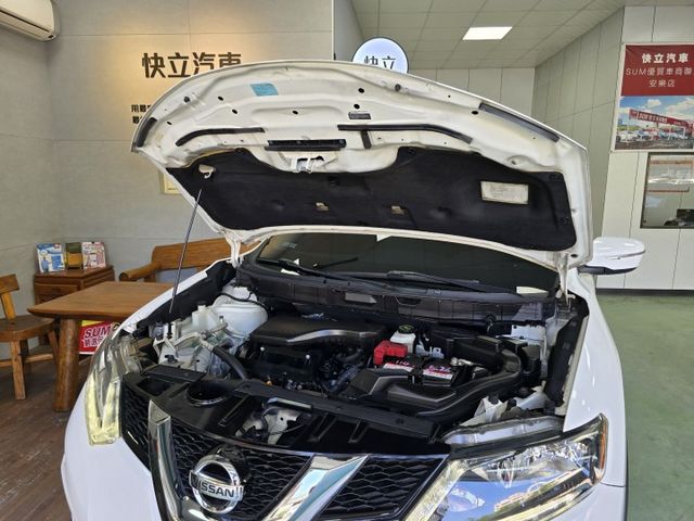 快立嚴選❱❱❱ⓎⒺⓈ認證車2015年【經典影音版】雪奔白✴里程保證❏日型燈❏衛星導航❏倒車顯影❏一手車❏原廠保養❏可全貸  第7張相片