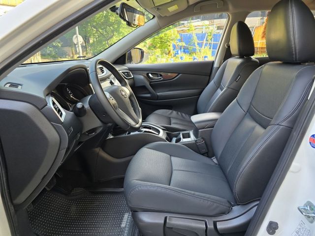 快立嚴選❱❱❱ⓎⒺⓈ認證車2015年【經典影音版】雪奔白✴里程保證❏日型燈❏衛星導航❏倒車顯影❏一手車❏原廠保養❏可全貸  第10張相片