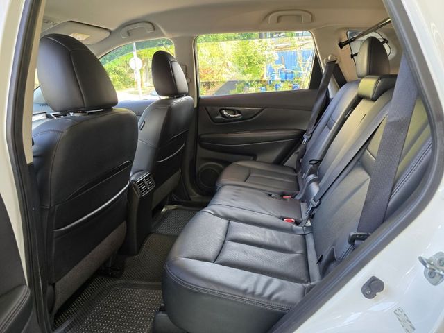 快立嚴選❱❱❱ⓎⒺⓈ認證車2015年【經典影音版】雪奔白✴里程保證❏日型燈❏衛星導航❏倒車顯影❏一手車❏原廠保養❏可全貸  第16張相片