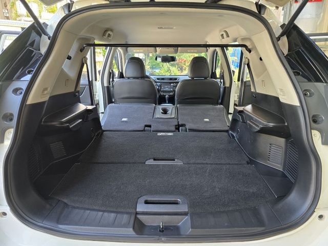 快立嚴選❱❱❱ⓎⒺⓈ認證車2015年【經典影音版】雪奔白✴里程保證❏日型燈❏衛星導航❏倒車顯影❏一手車❏原廠保養❏可全貸  第17張相片